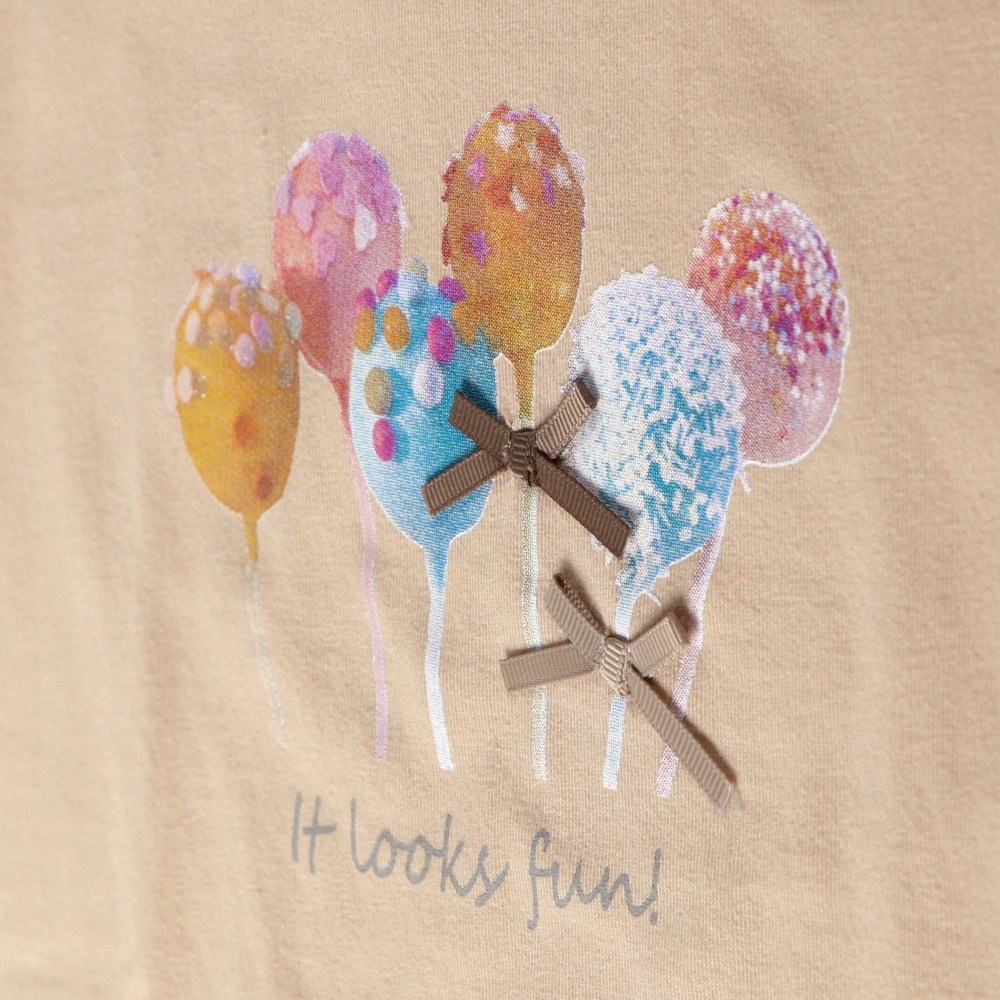 サーモンピンク