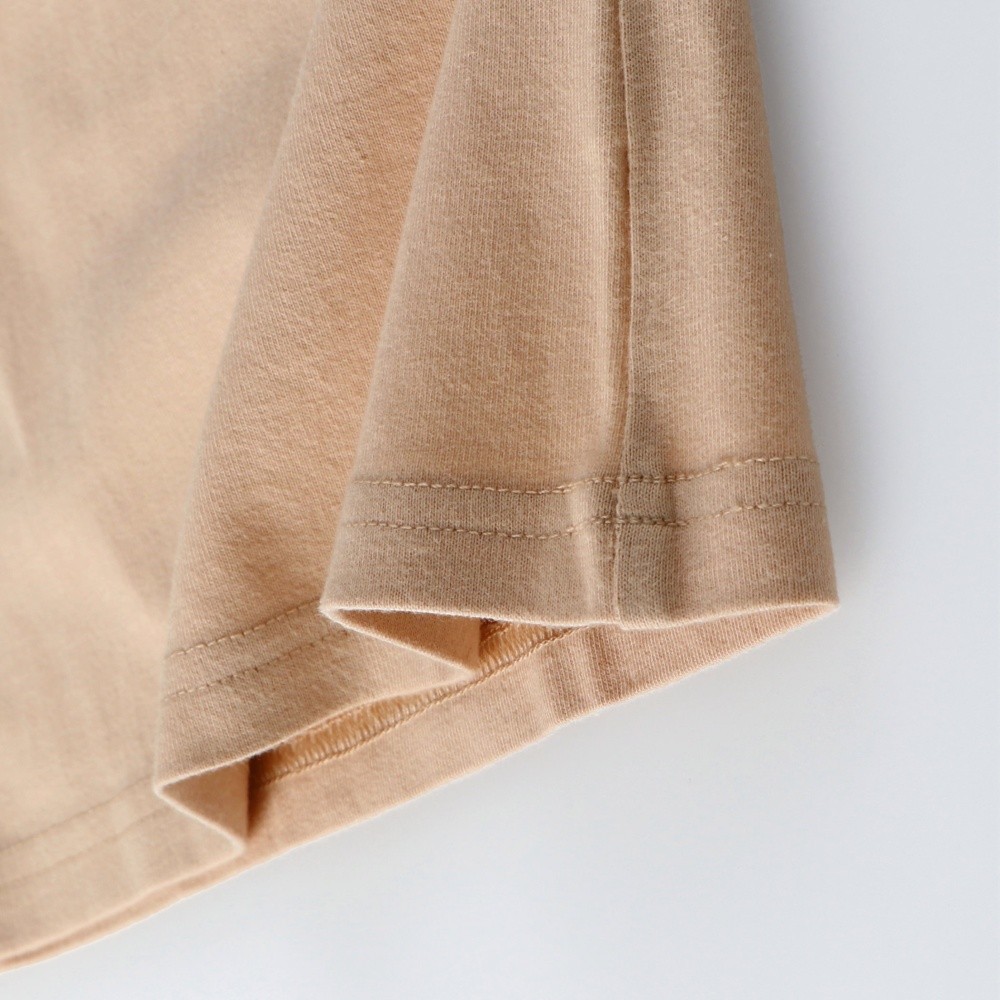 サーモンピンク