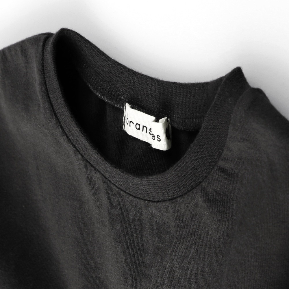 チャコールグレー