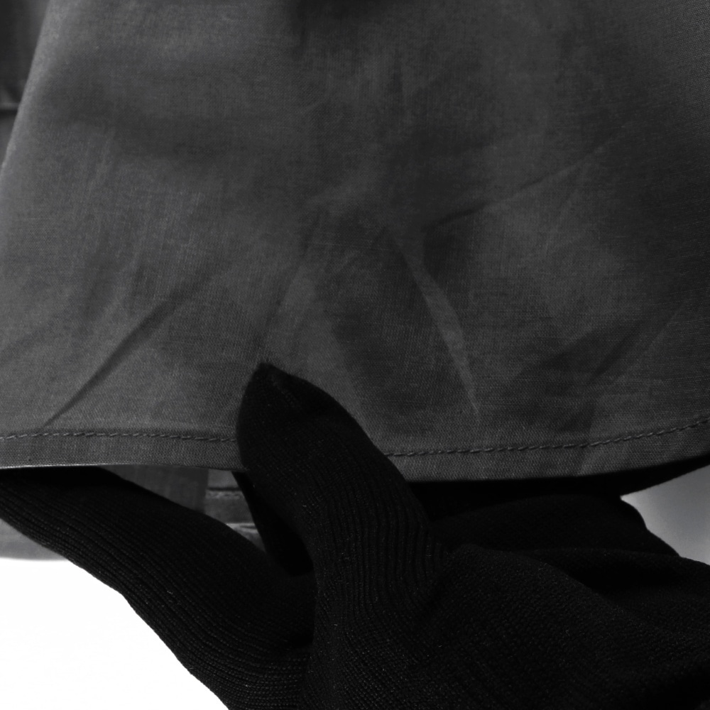 チャコールグレー