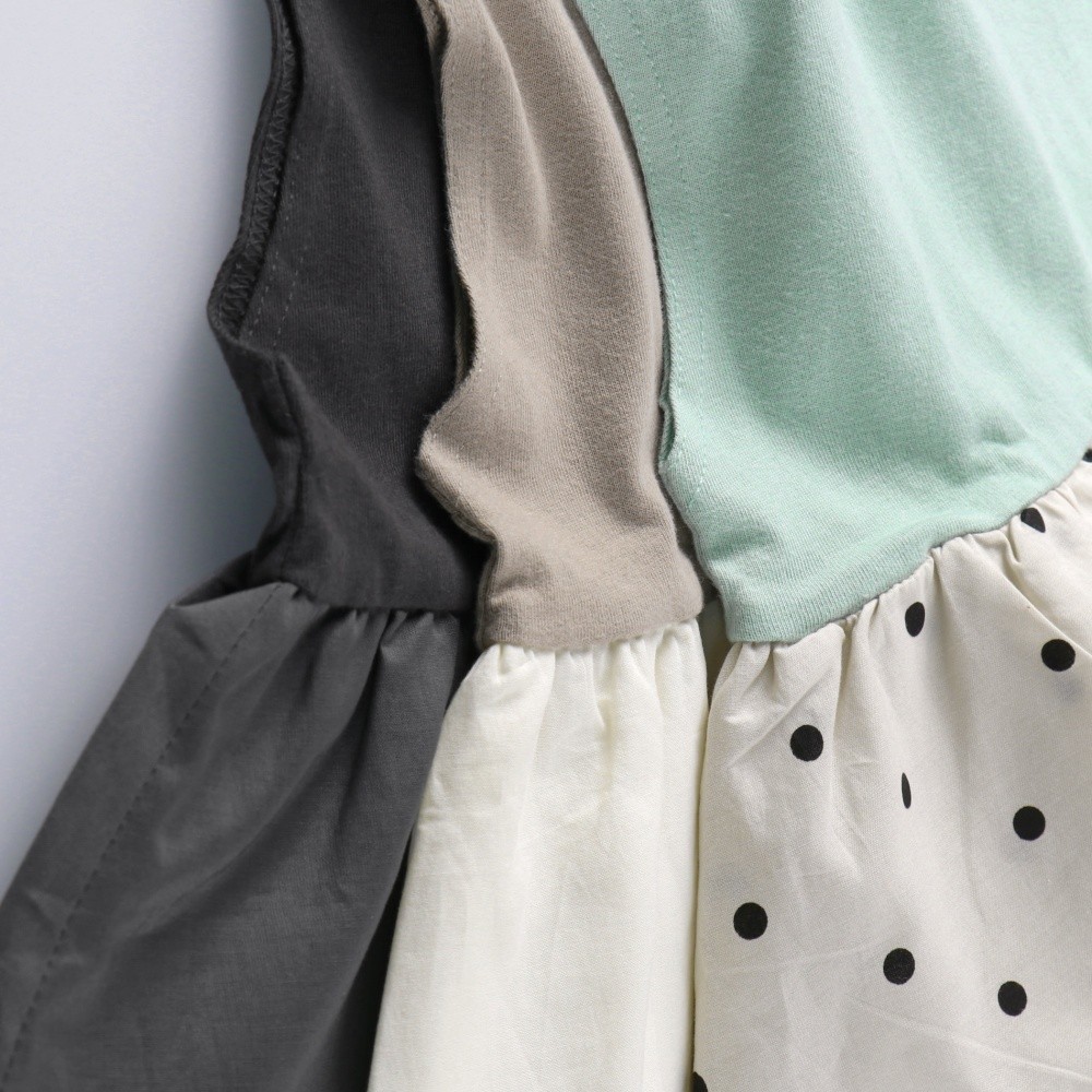 チャコールグレー