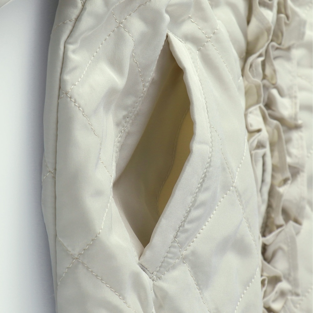 ライトベージュ