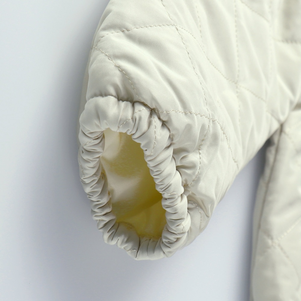 ライトベージュ