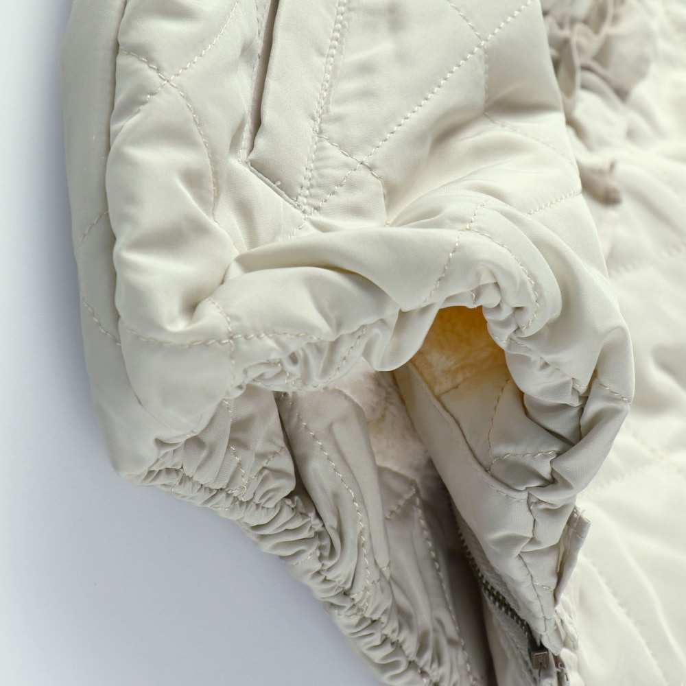 ライトベージュ