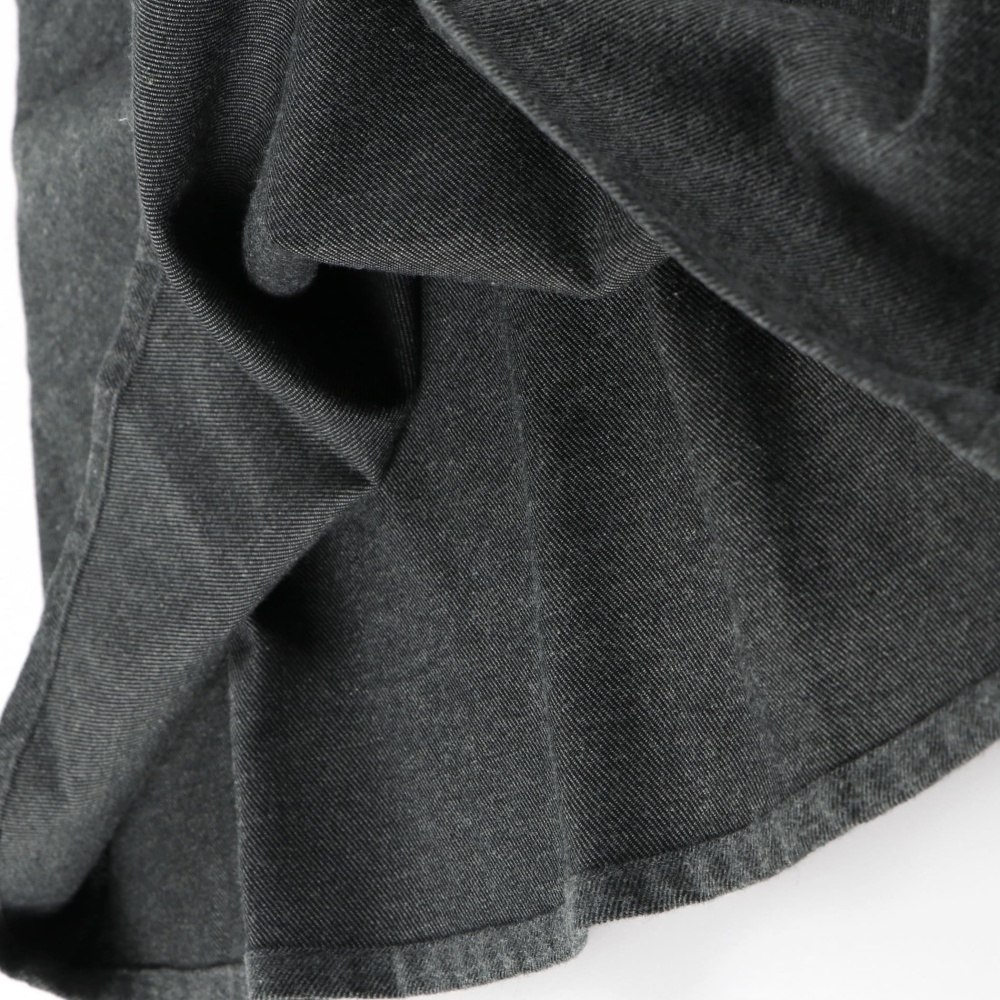 チャコールグレー