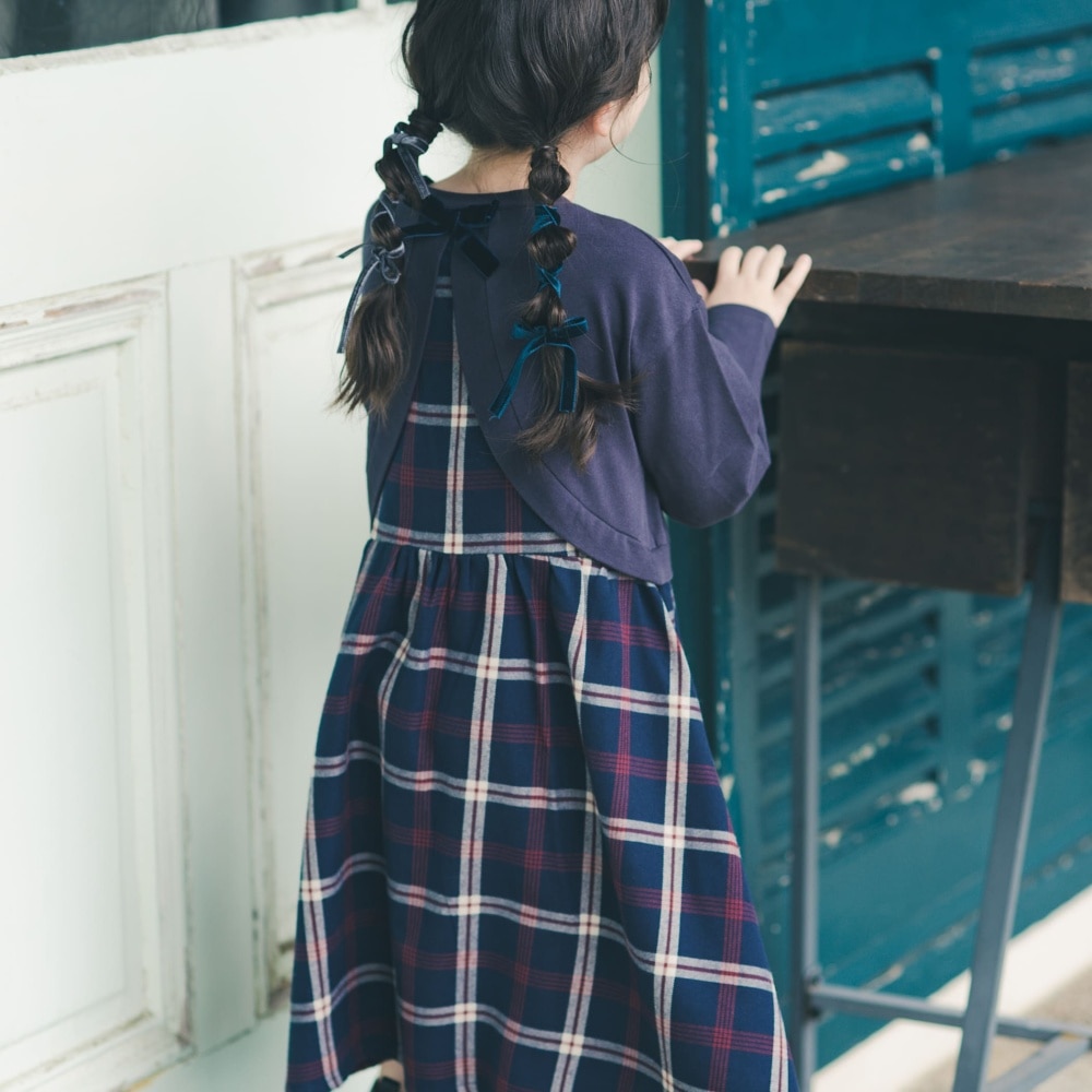 チャコールグレー