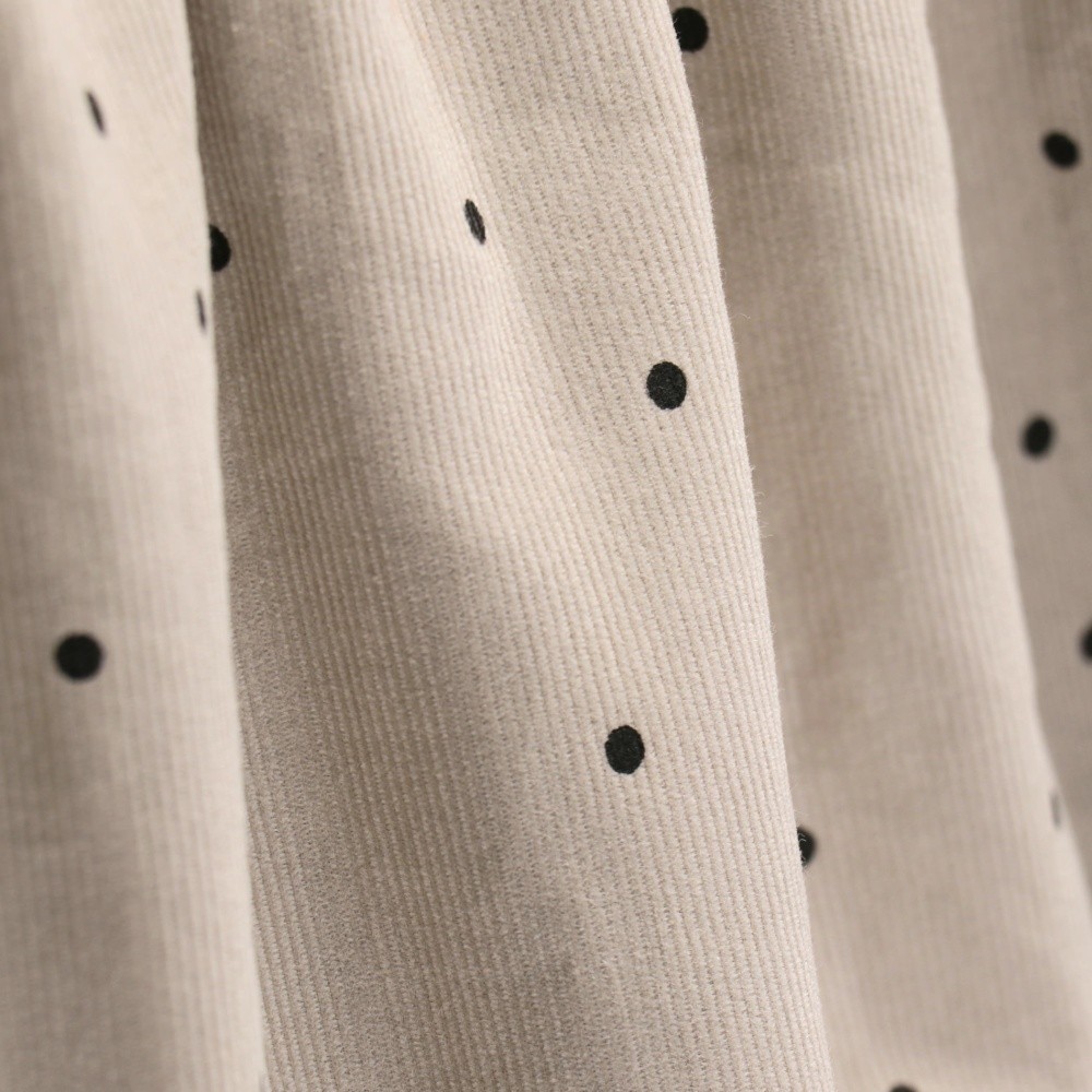 ピンクベージュ