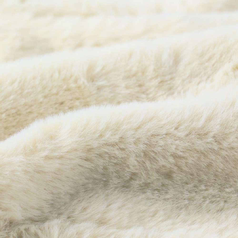 ライトベージュ