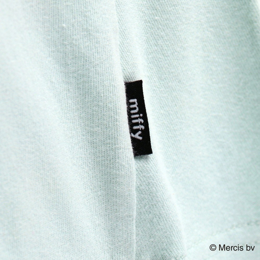 ライトグリーン