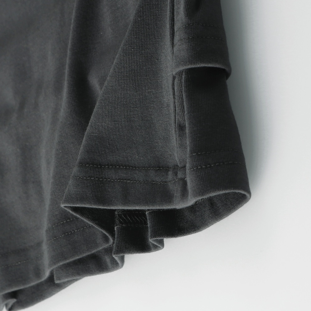 チャコールグレー