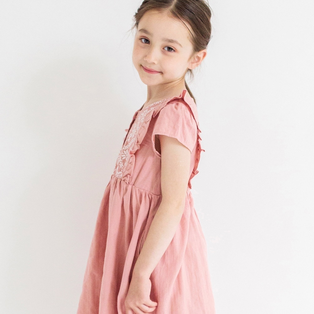 サーモンピンク