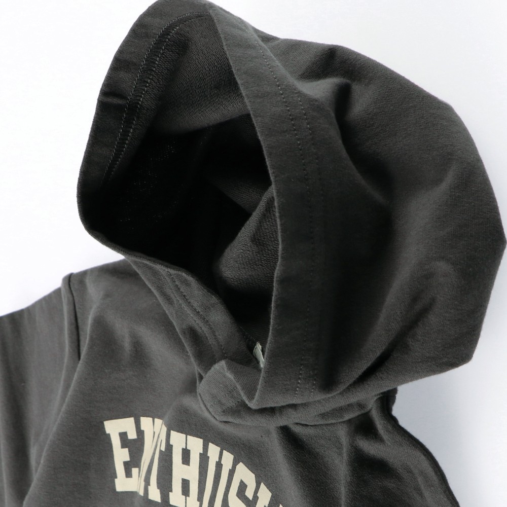 チャコールグレー