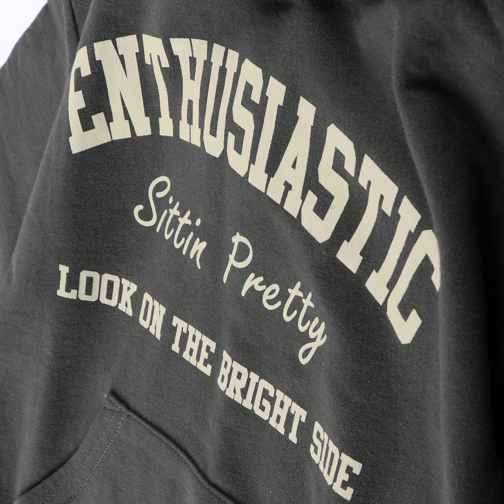 チャコールグレー