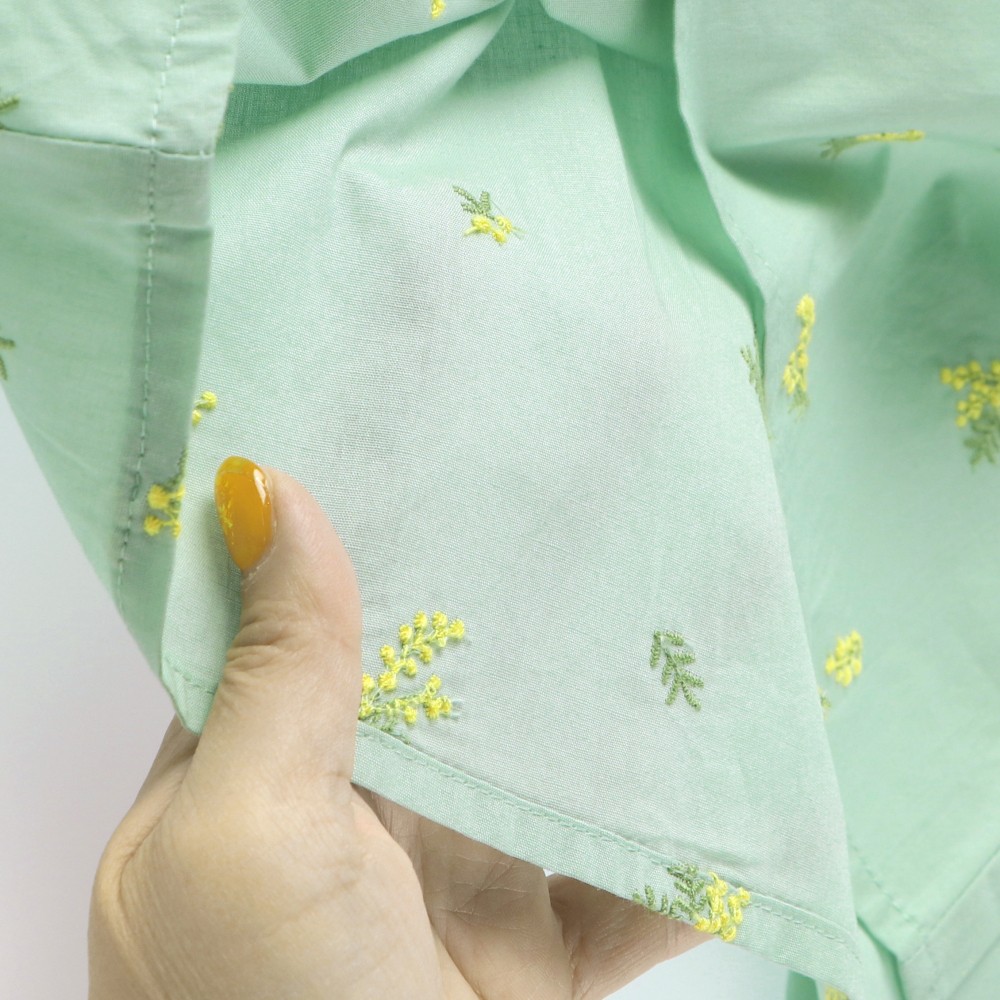 ライトグリーン