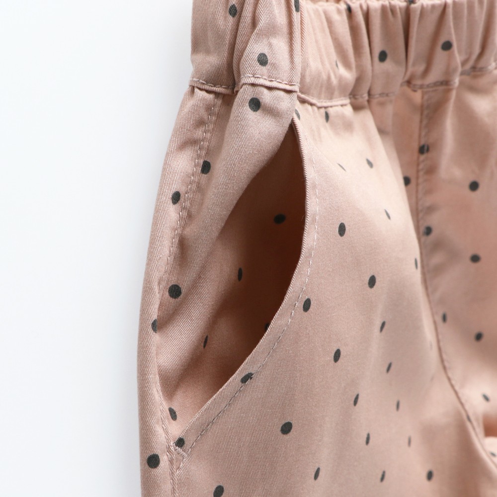 ピンクベージュ