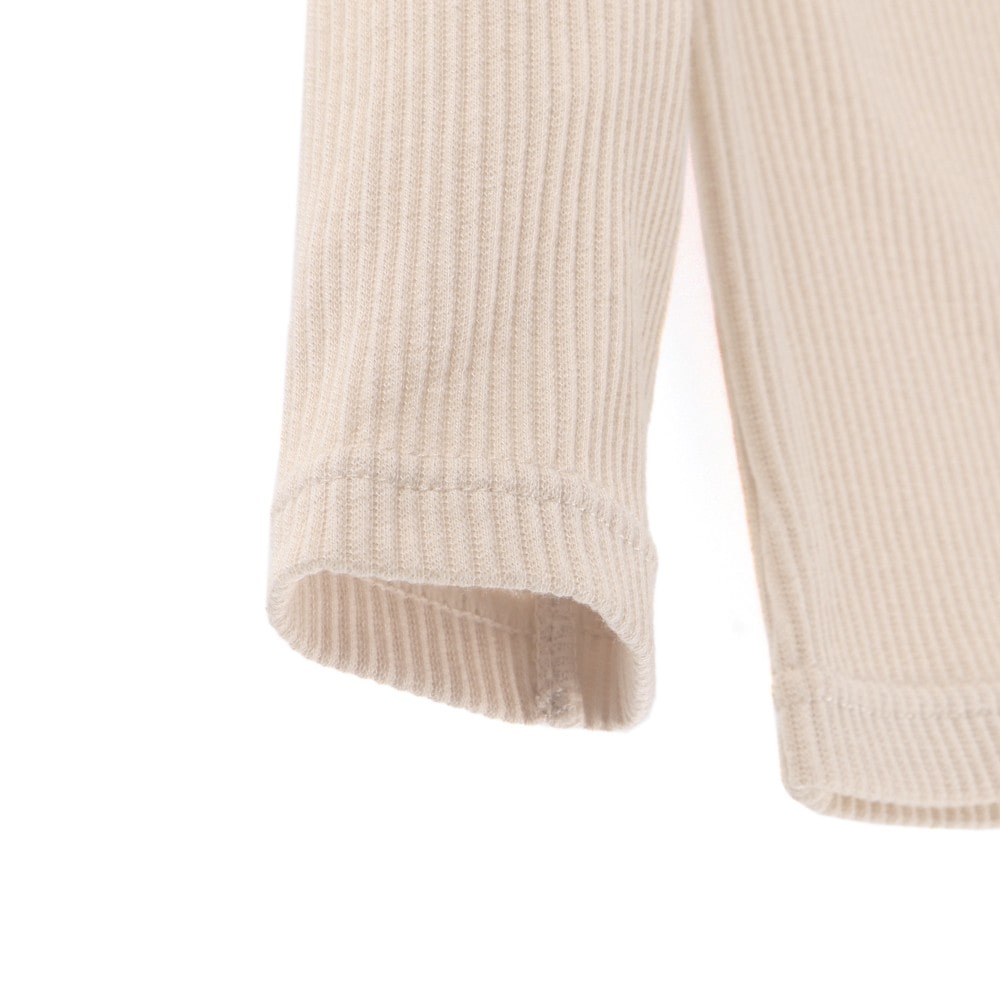 ピンクベージュ