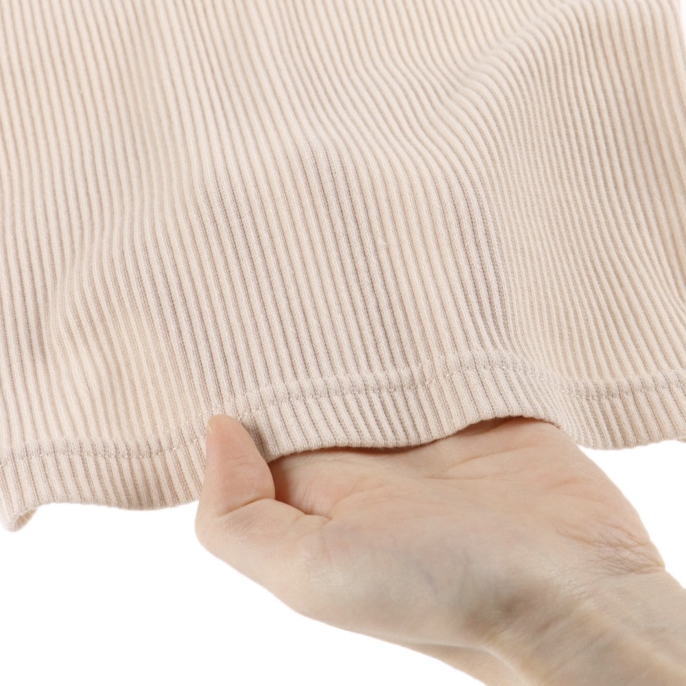 ピンクベージュ