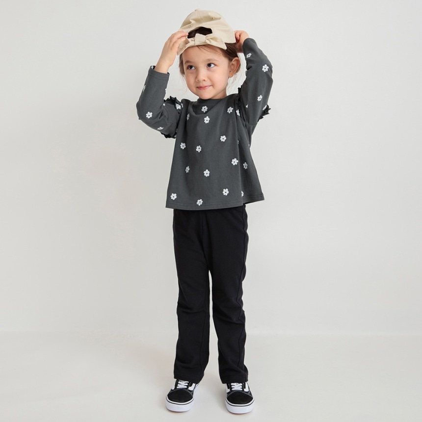 チャコールグレー