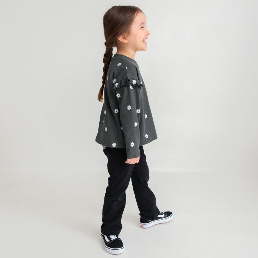 チャコールグレー