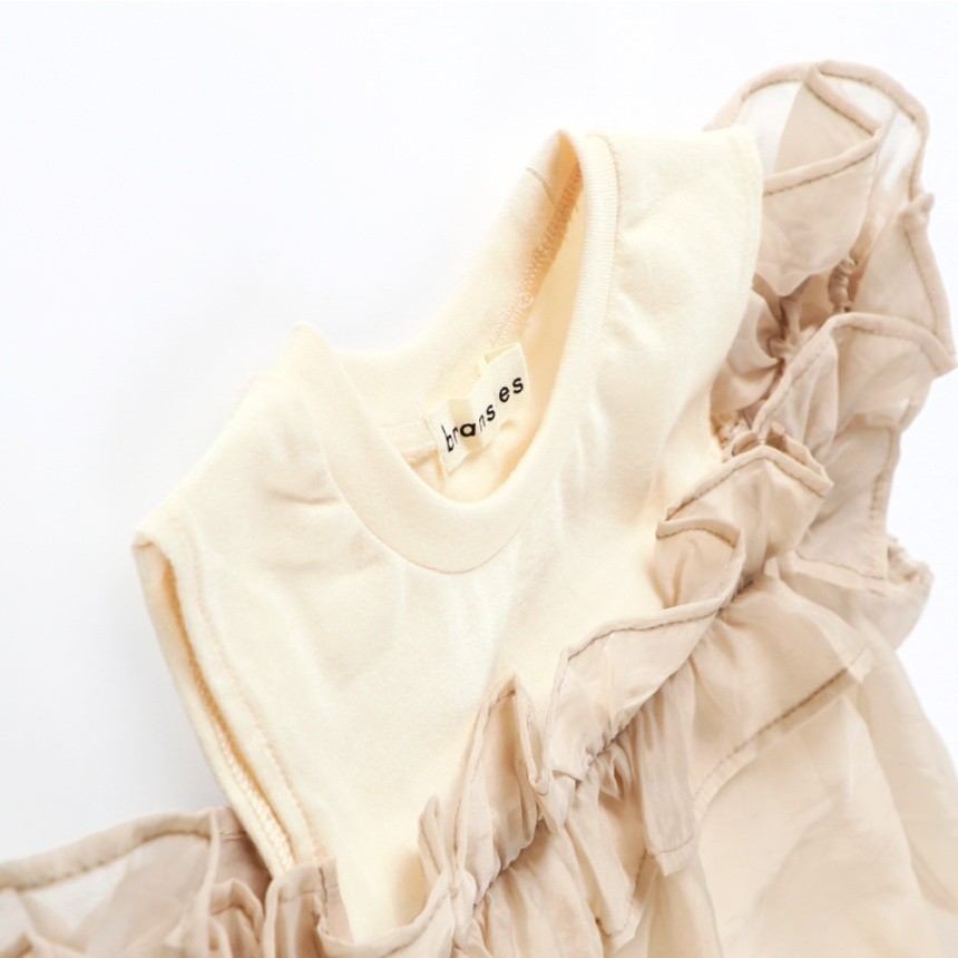 ピンクベージュ