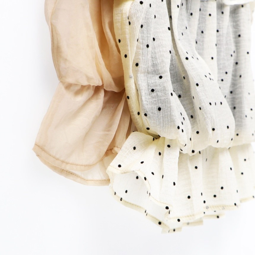 ピンクベージュ