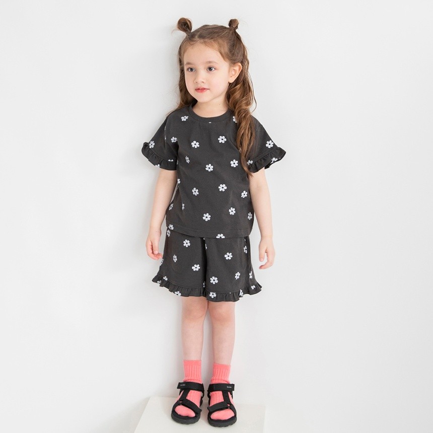 チャコールグレー