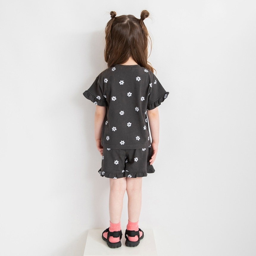 チャコールグレー