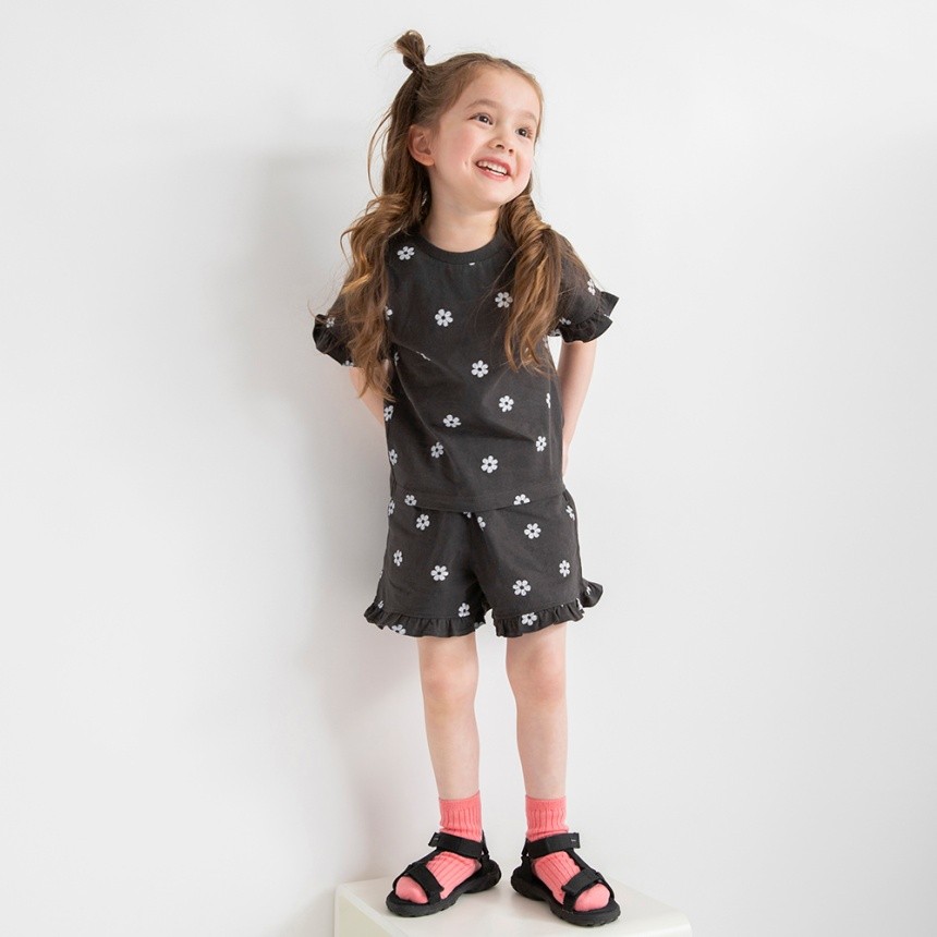 チャコールグレー