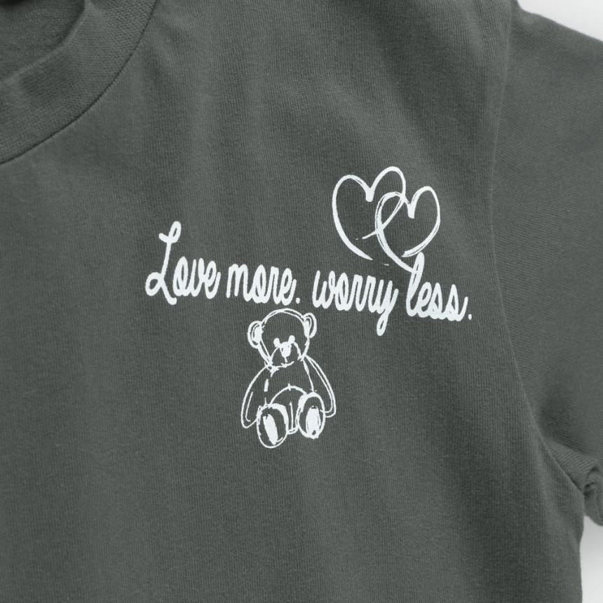 チャコールグレー