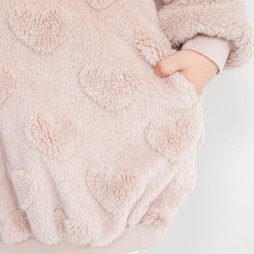 ピンクベージュ