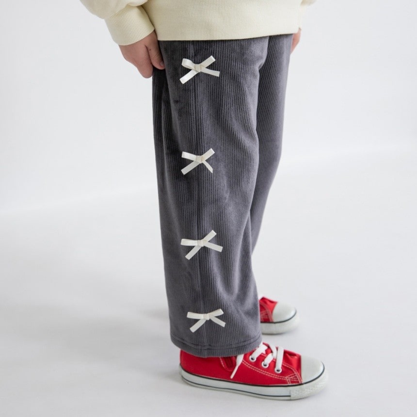 チャコールグレー