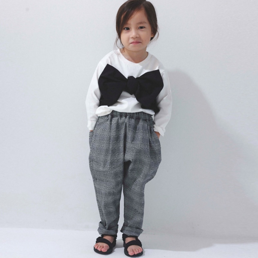 チャコールグレー