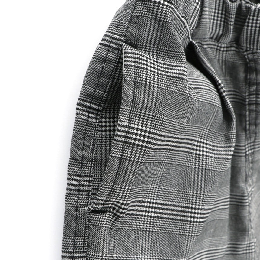 チャコールグレー