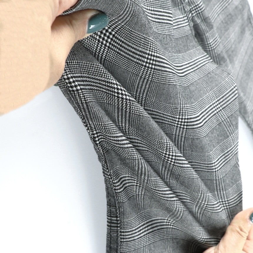 チャコールグレー