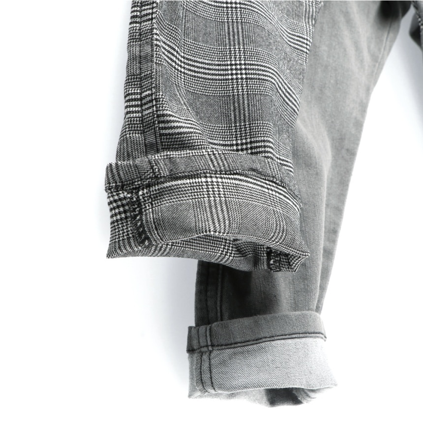 チャコールグレー