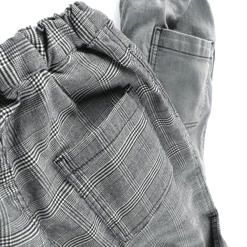 チャコールグレー