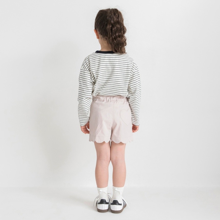 ピンクベージュ