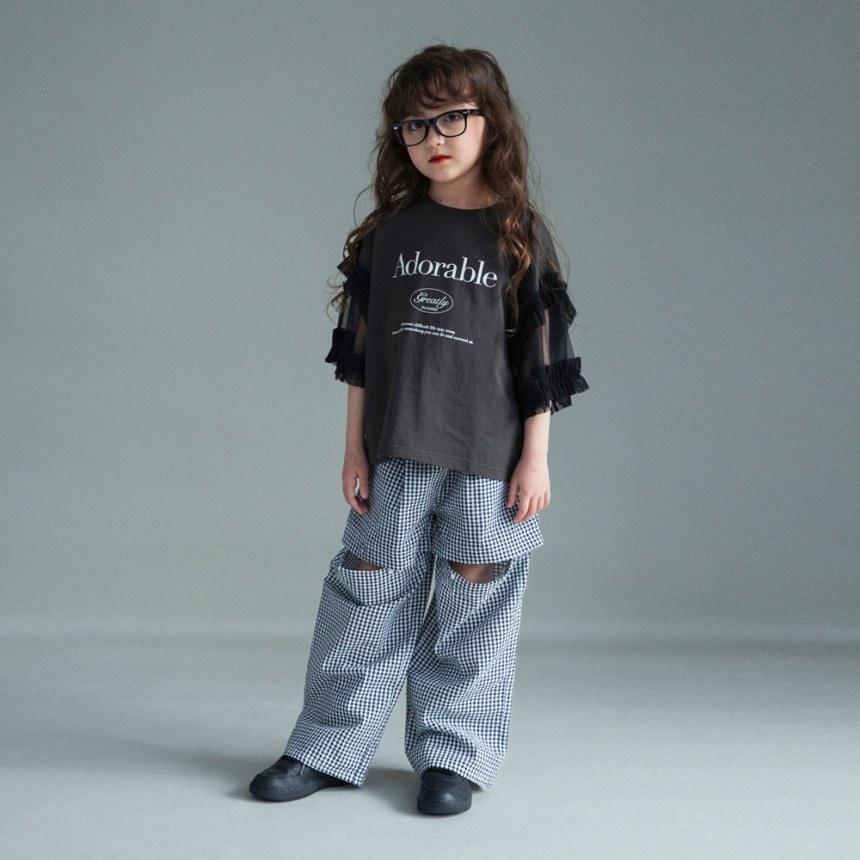 チャコールグレー