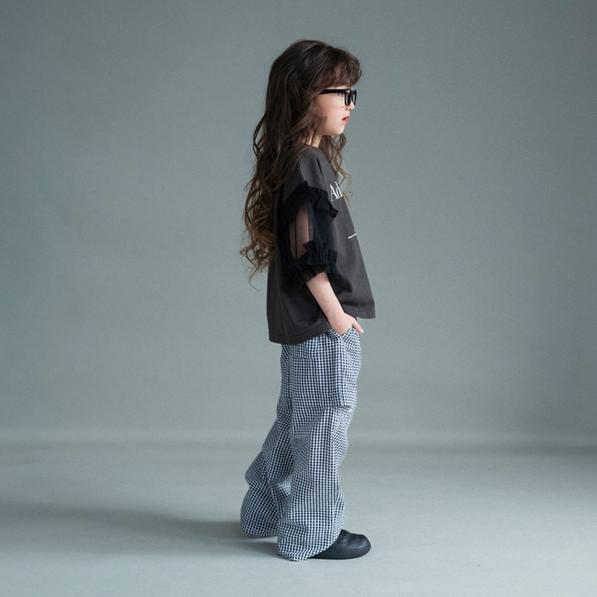 チャコールグレー