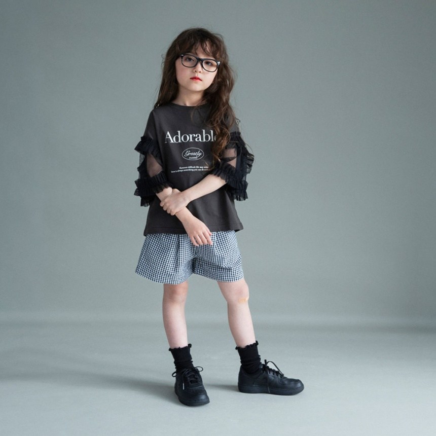 チャコールグレー