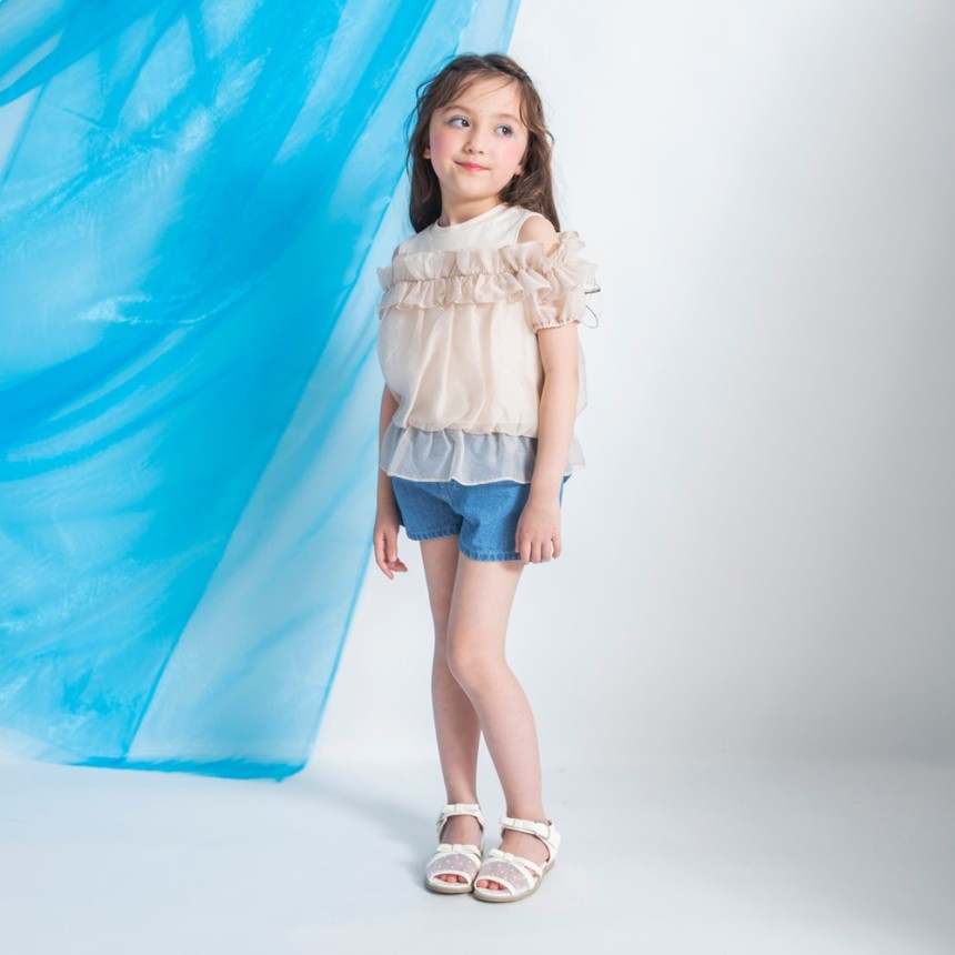 ピンクベージュ