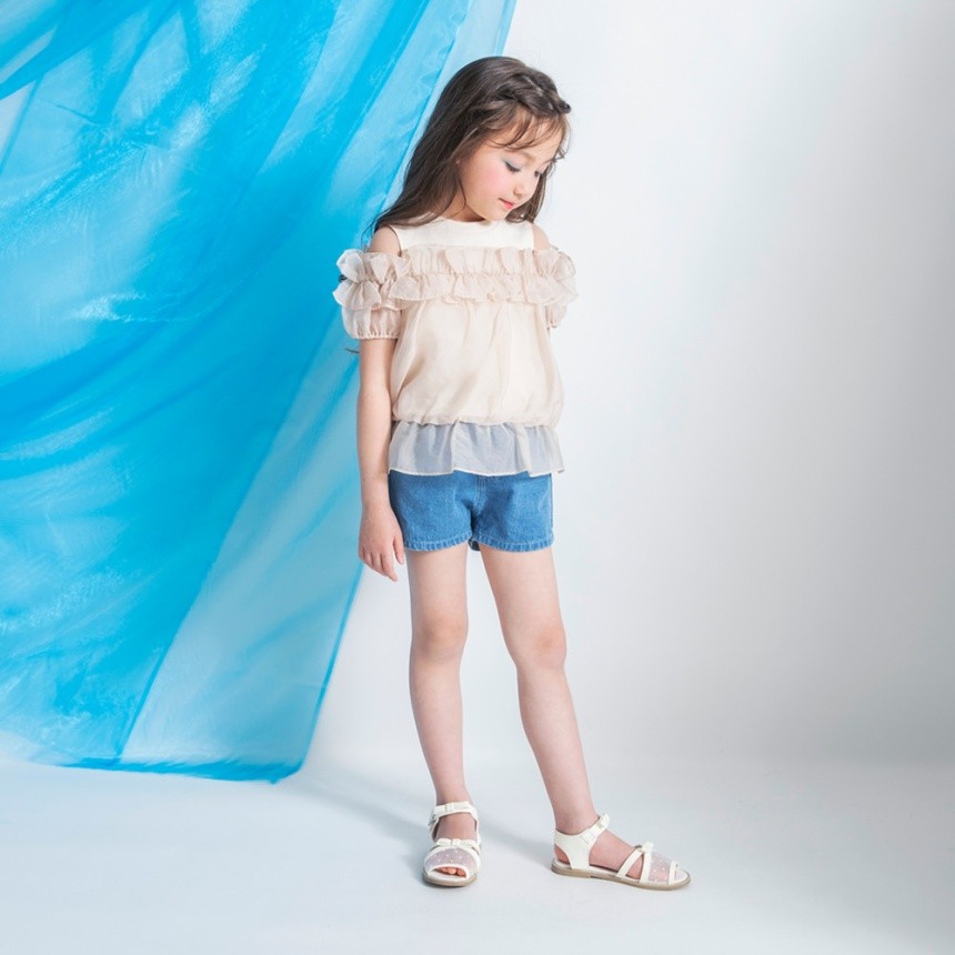 ピンクベージュ