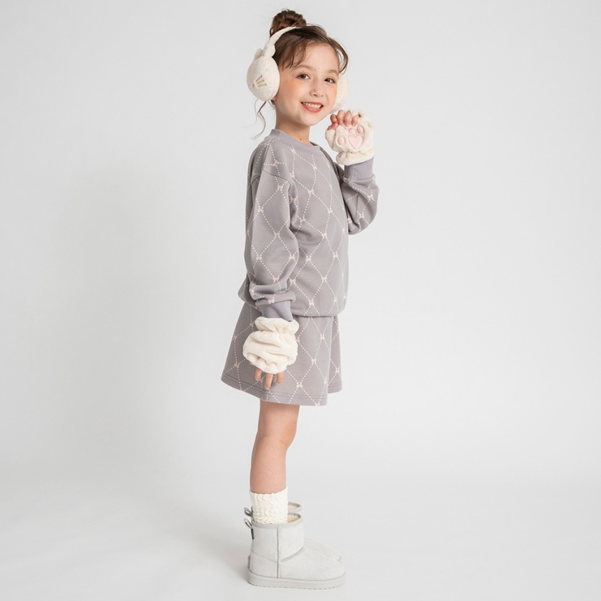 チャコールグレー