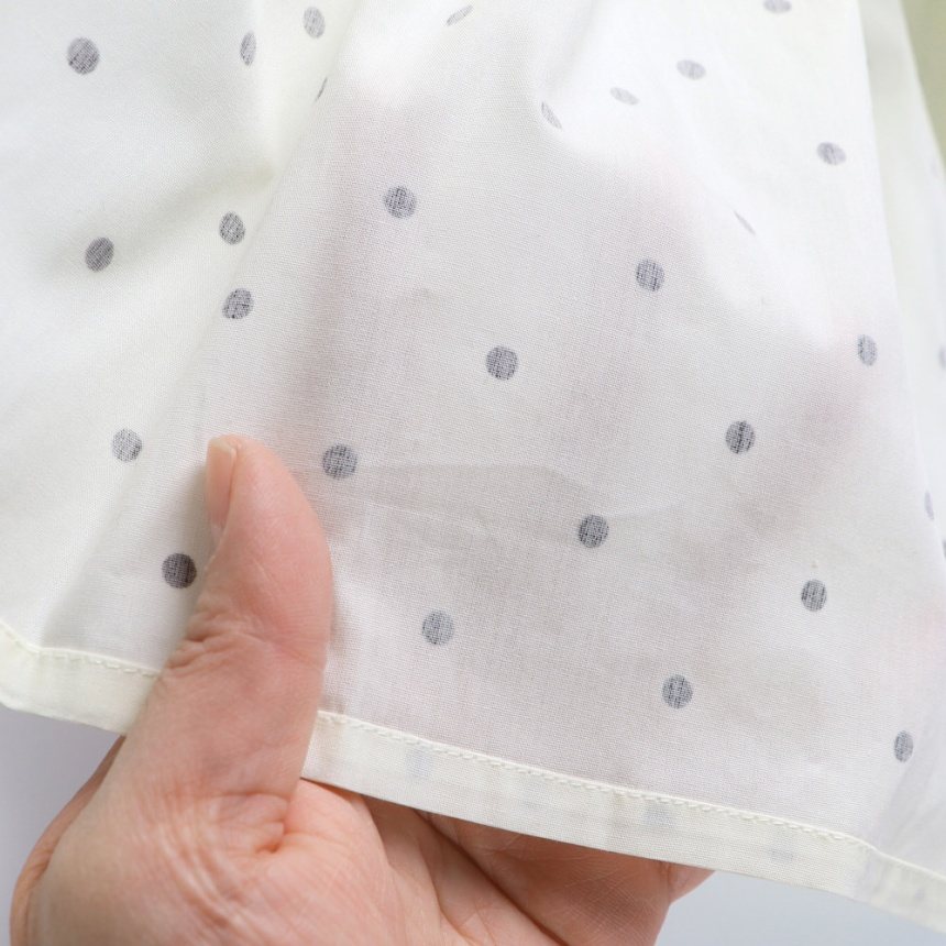 91:オフ白_ドット