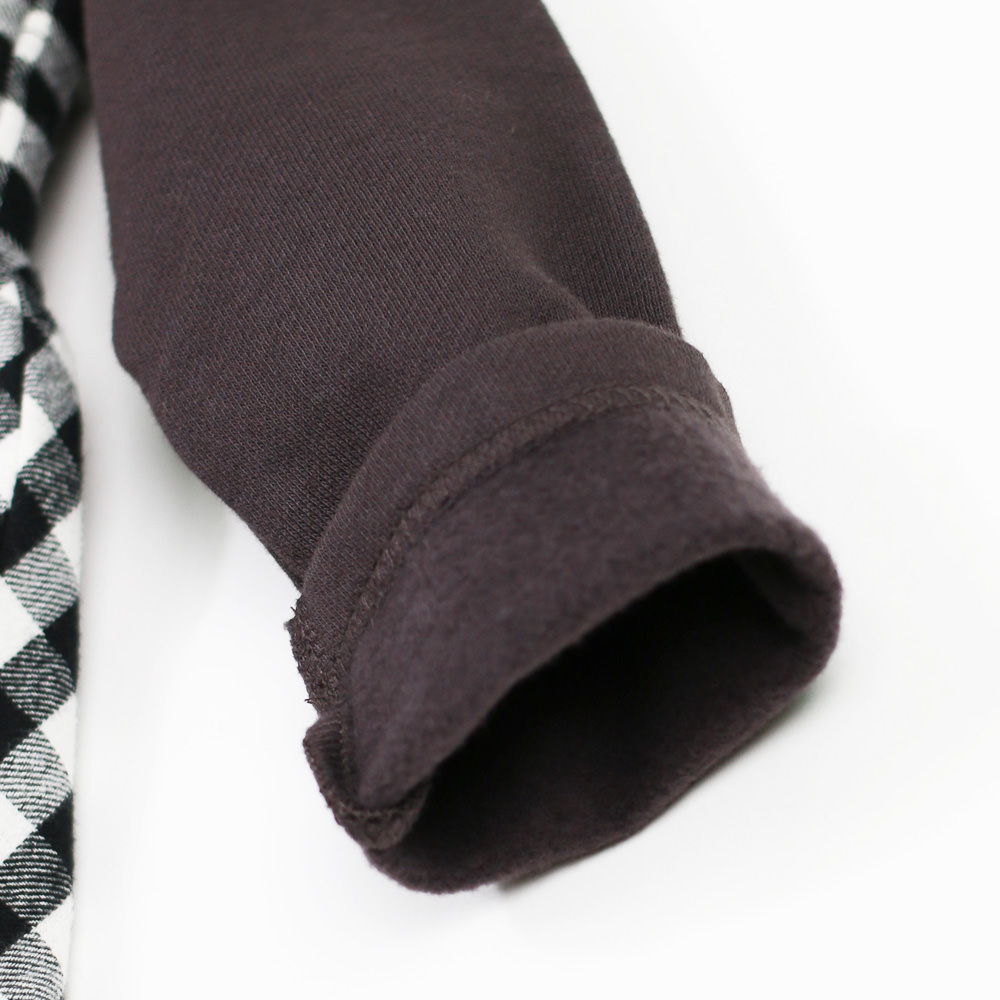 チャコールグレー