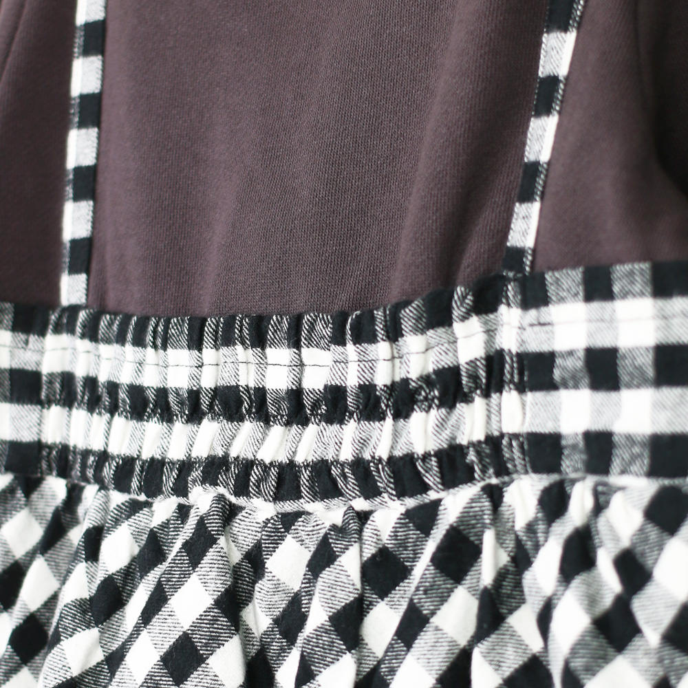 チャコールグレー