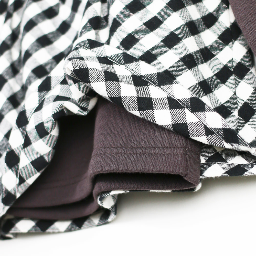 チャコールグレー