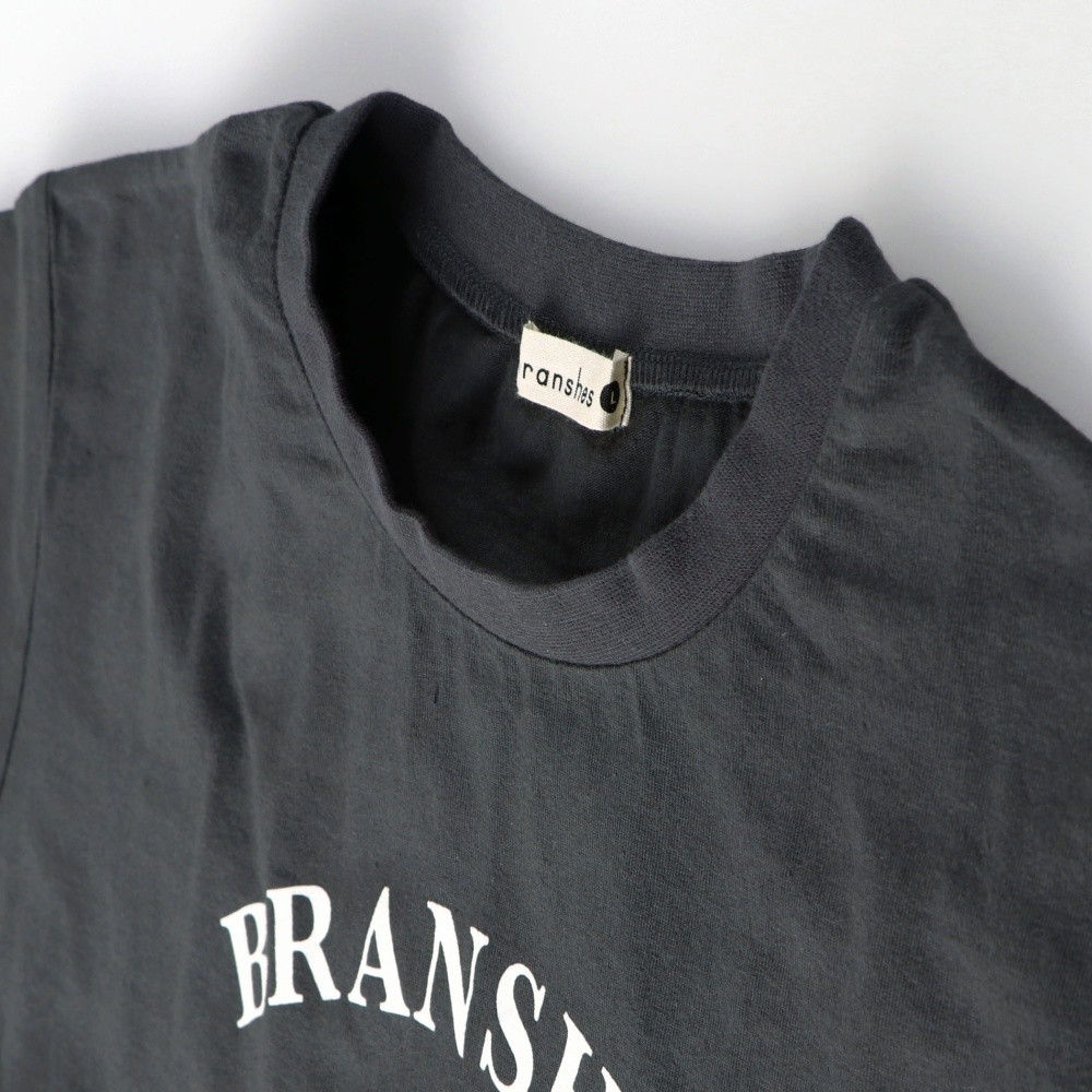 チャコールグレー