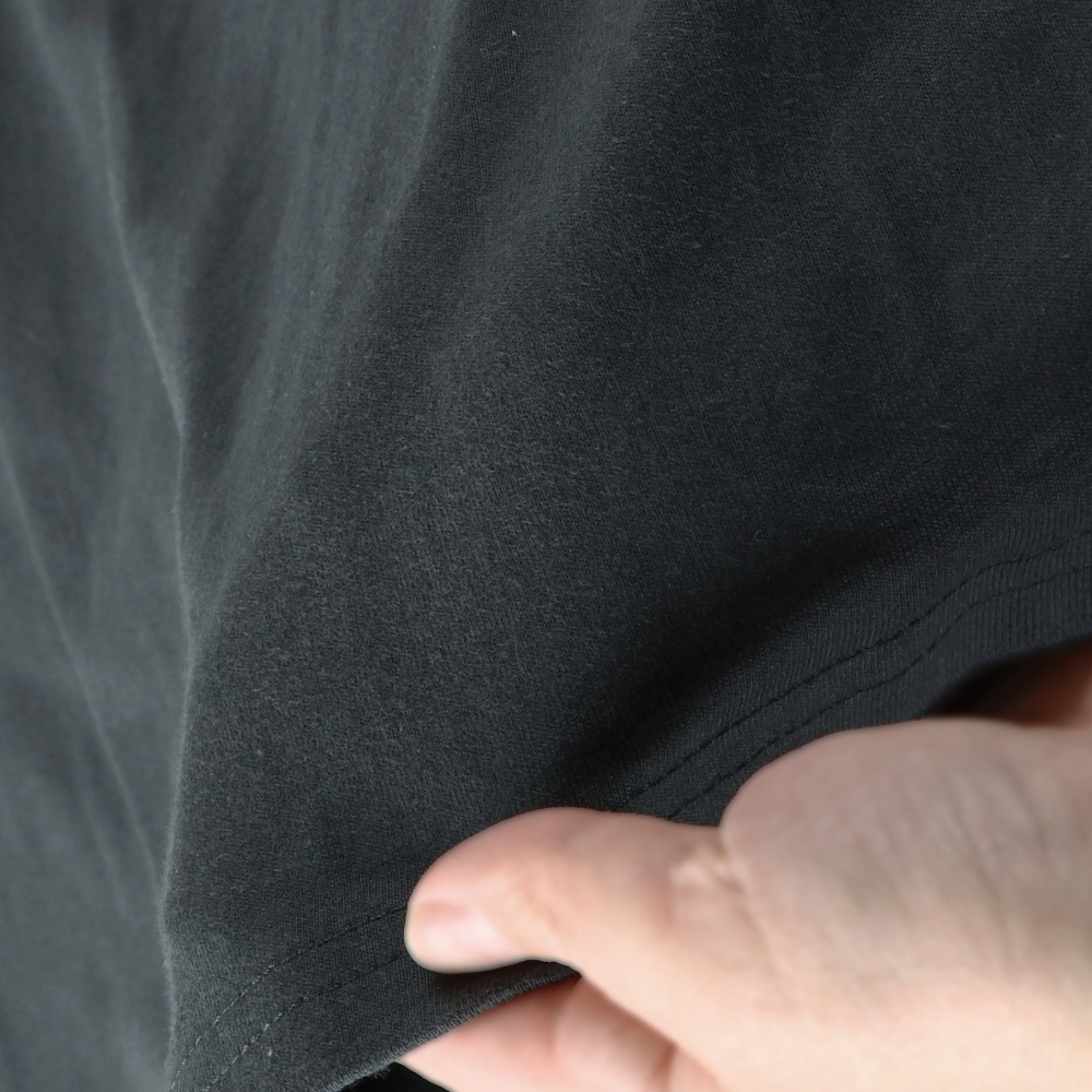 チャコールグレー