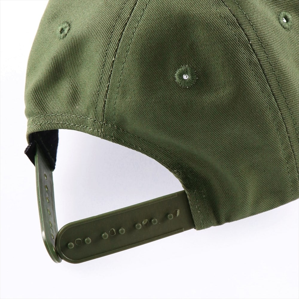 カーキグリーン